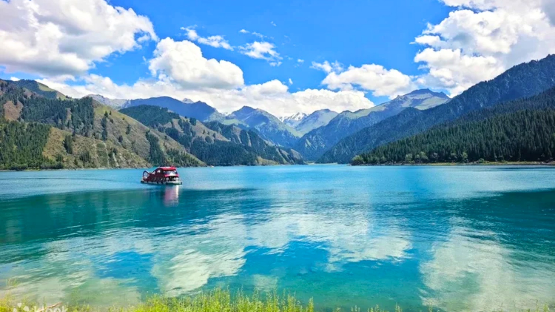 天山天池搭船遊湖